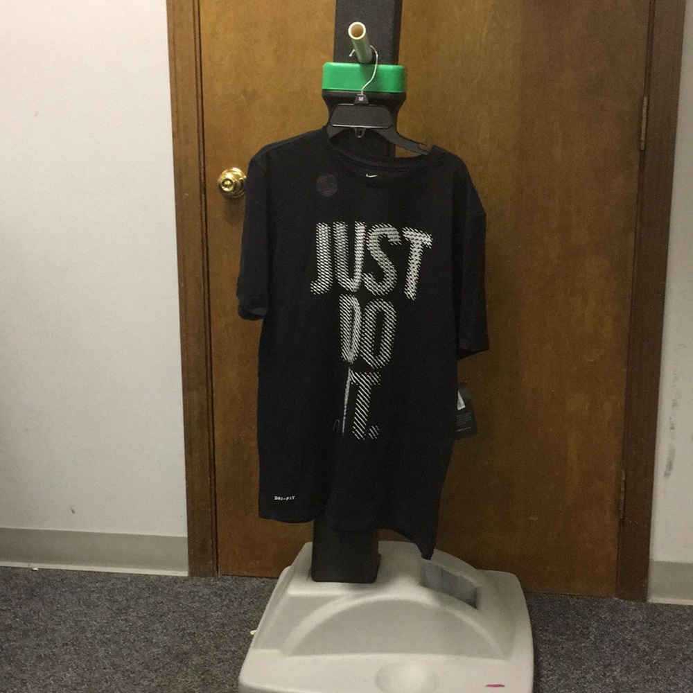 Nike men’s medium just do it short sleeve shirt